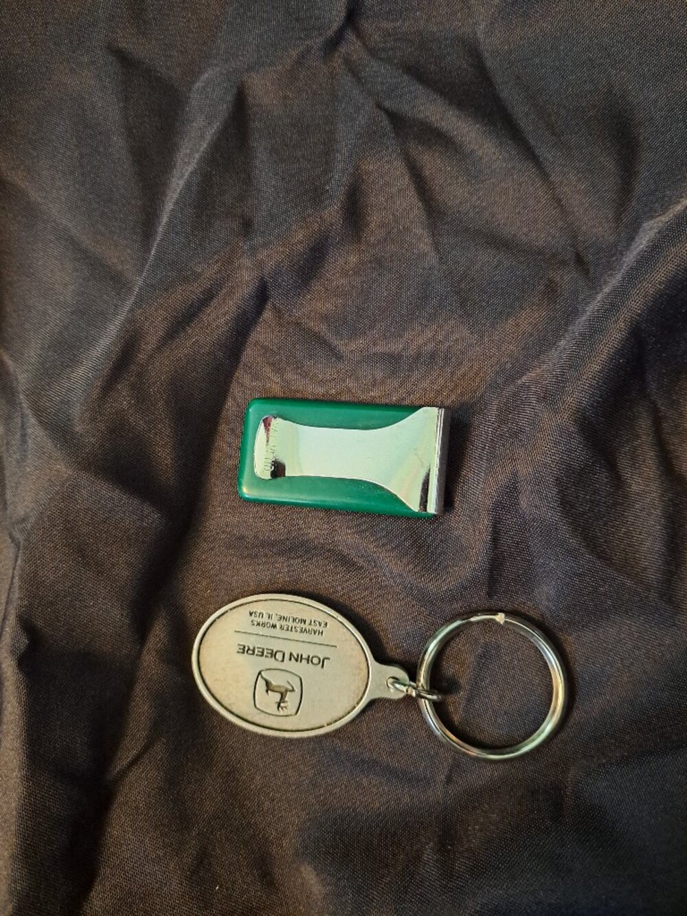 Vntg John Deere "Harvester Works" keychain & Maximizer Combines money clip - Picture 2 of 7
